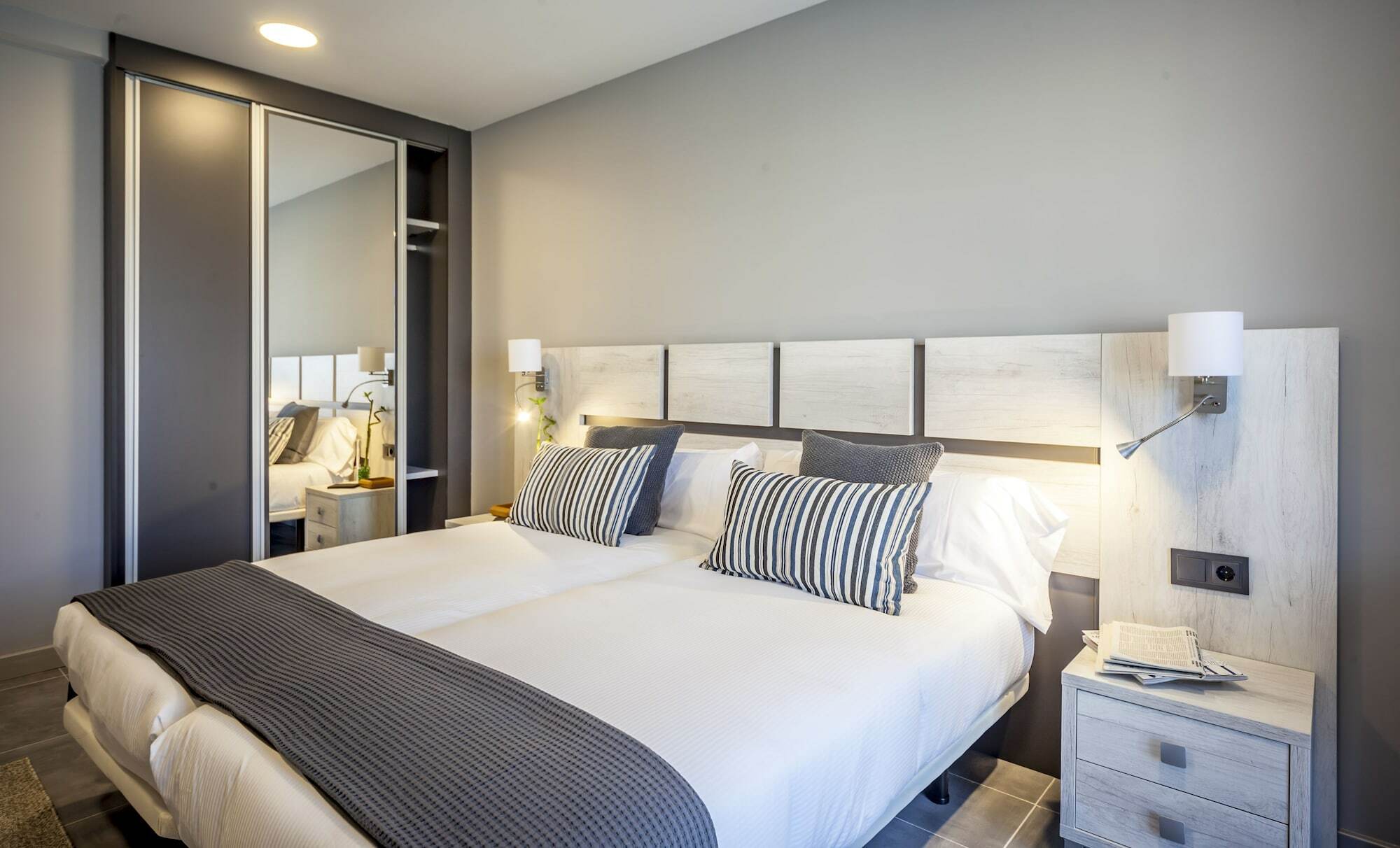Apartahotel 5Dos5 Овьедо Экстерьер фото