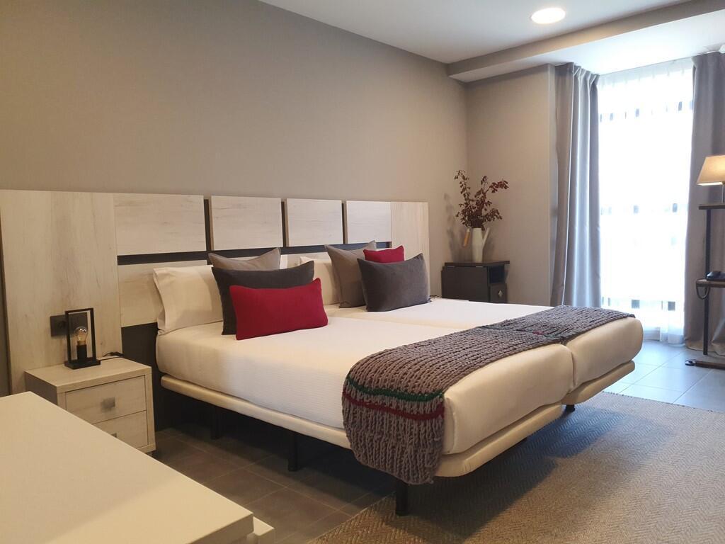 Apartahotel 5Dos5 Овьедо Экстерьер фото