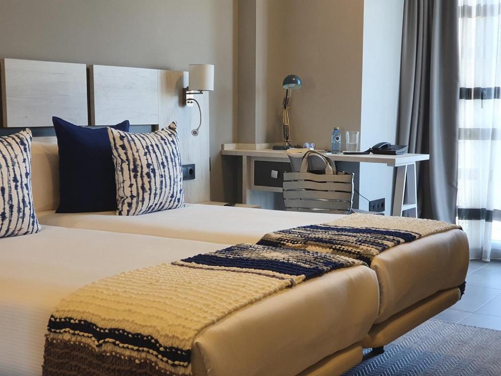 Apartahotel 5Dos5 Овьедо Экстерьер фото